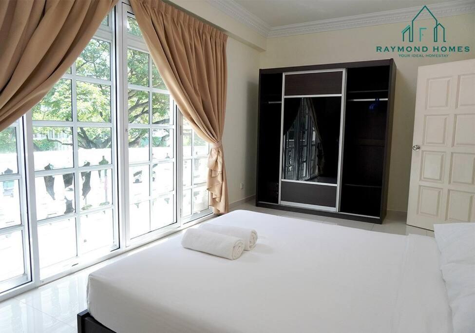 99 Kelawei Apartment George Town Exterior foto