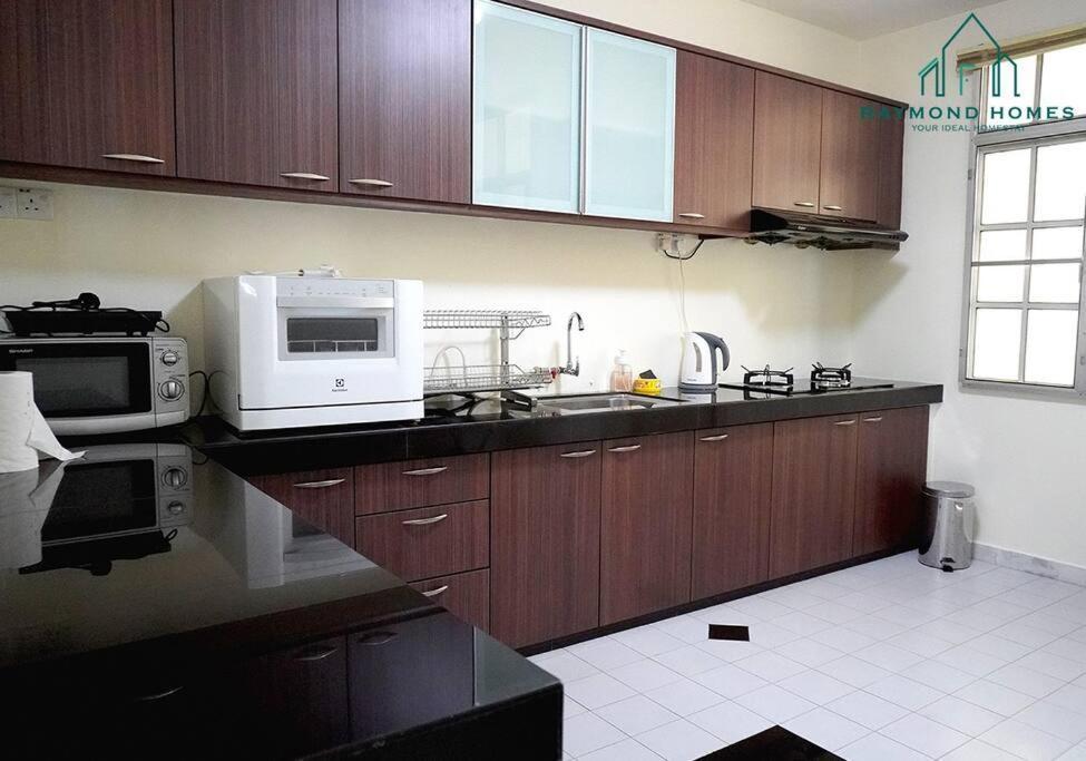 99 Kelawei Apartment George Town Exterior foto