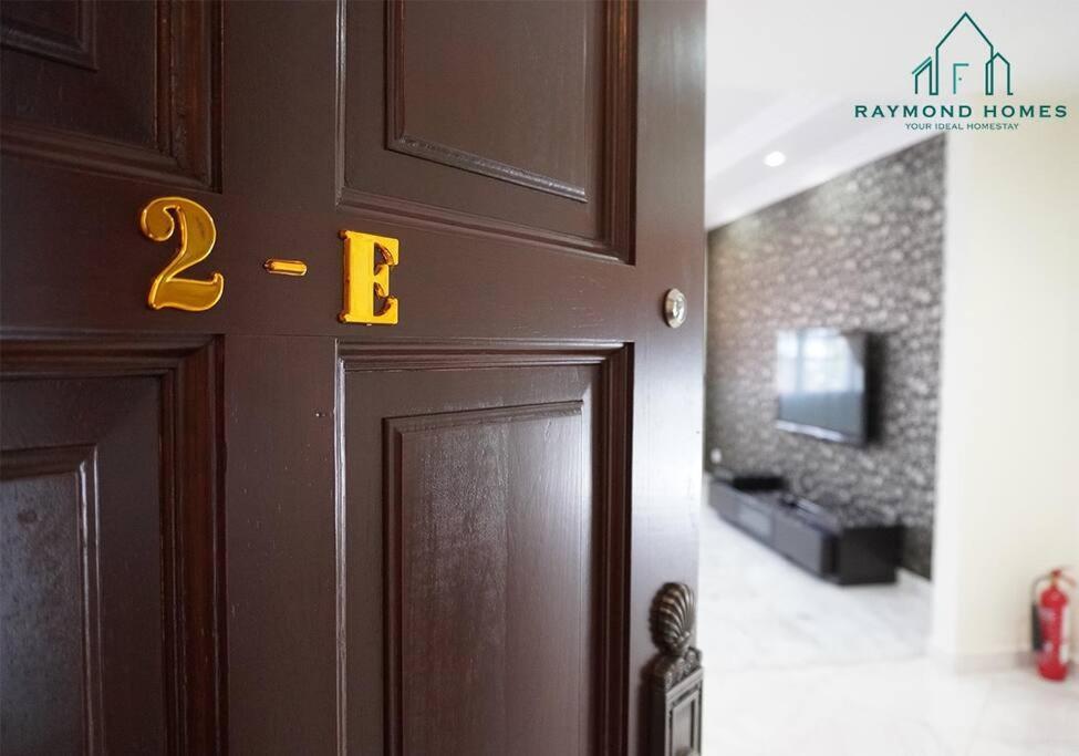 99 Kelawei Apartment George Town Exterior foto