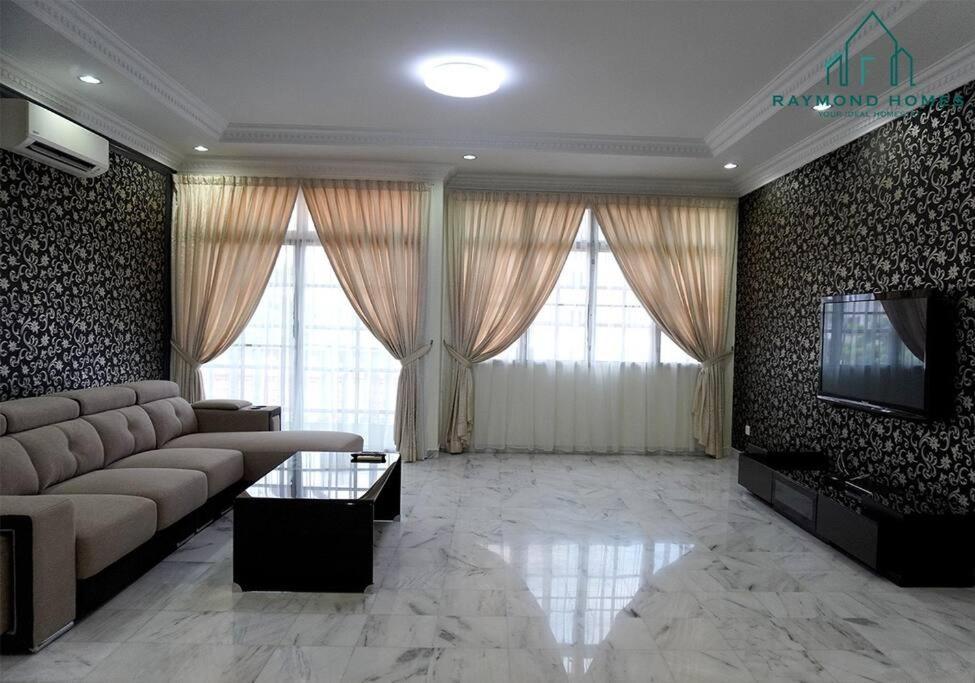 99 Kelawei Apartment George Town Exterior foto