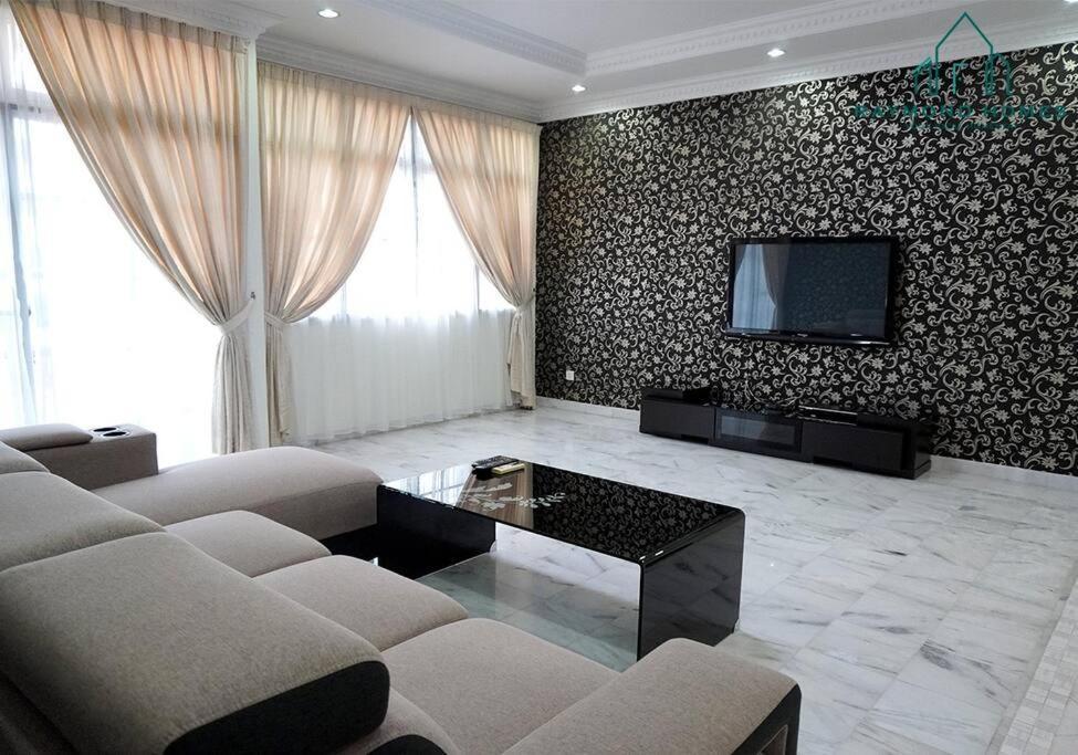 99 Kelawei Apartment George Town Exterior foto